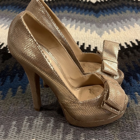 Fendi Peeptoe Bow Gold Heel - Picture 4 of 5